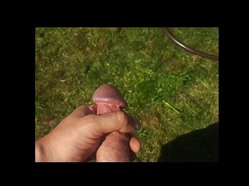 ❤️ Una guapa calenta es folla el seu cony rosa i es corre amb un esquitxat en un jardí d'estiu ❤ Sexe de qualitat al porno ca.hentai-menu.ru ❌❤